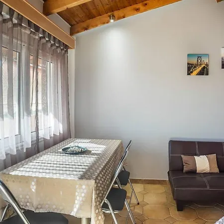 Dennis Ant Tanyas Apt Ambelokipoi (Zakynthos)